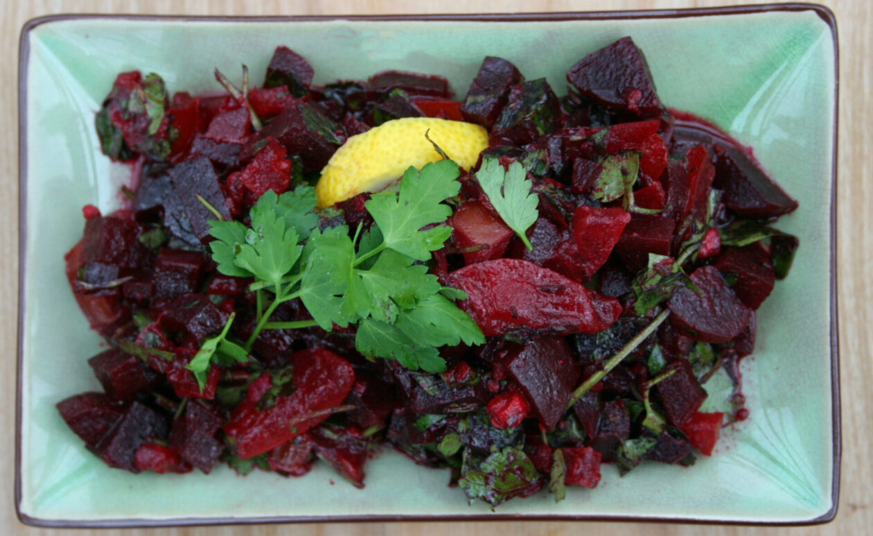 Salat med saltbagt rødbede